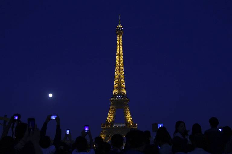 Sabes por qué en verano la Torre Eiffel crece unos centímetros? Conoce qué  provoca ese fenómeno - La Prensa