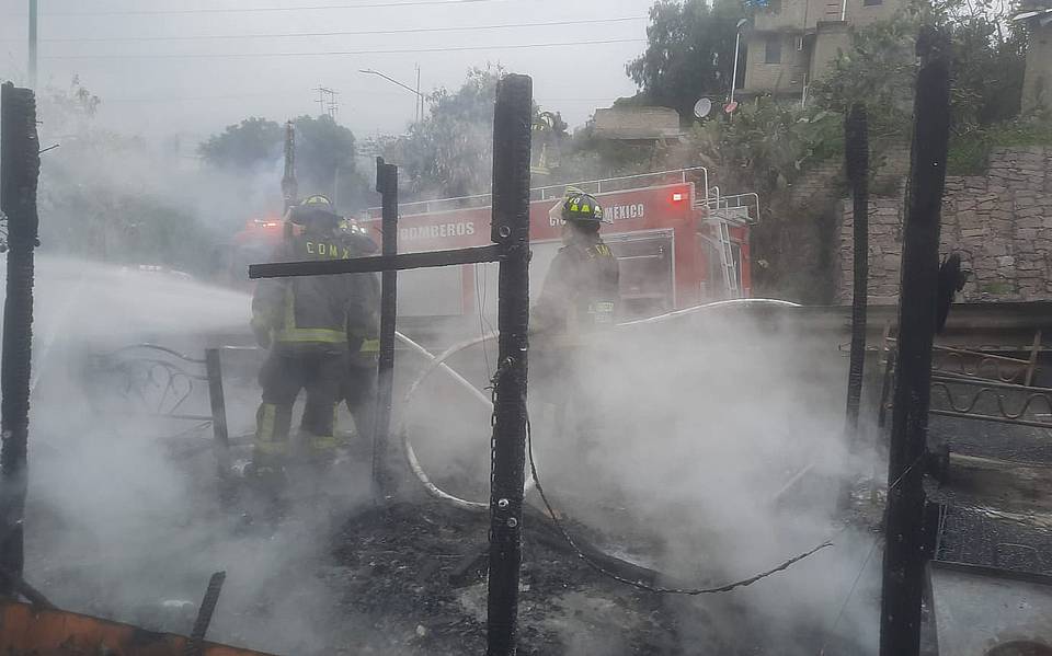 Incendió consume casas improvisadas durante desalojo, en Álvaro Obregón -  La Prensa | Noticias policiacas, locales, nacionales