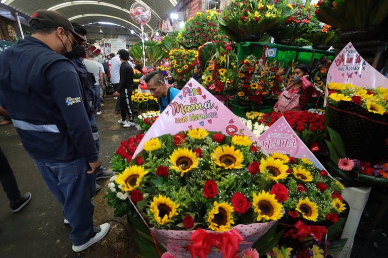 Día de las Madres: celebran capitalinos a las mamás con bellos arreglos  florales - La Prensa | Noticias policiacas, locales, nacionales