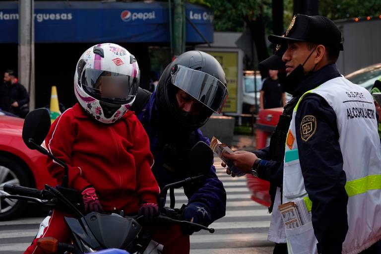 Todo sobre el ruido de los cascos de moto: y cascos silenciosos - Billys  Crash Helmets