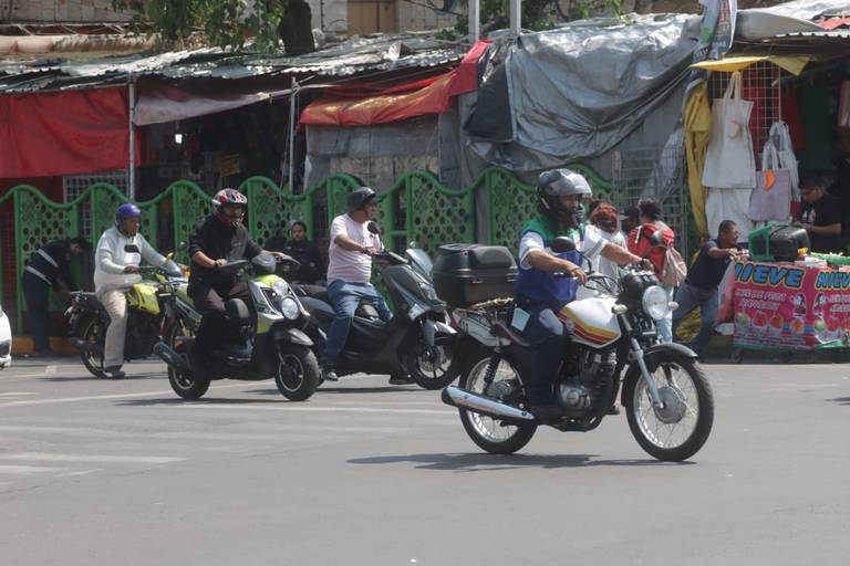Todo sobre el ruido de los cascos de moto: y cascos silenciosos - Billys  Crash Helmets