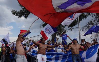 En imágenes] Así se vivió el dramático reencuentro del Cruz Azul con el  campeonato - La Prensa | Noticias policiacas, locales, nacionales