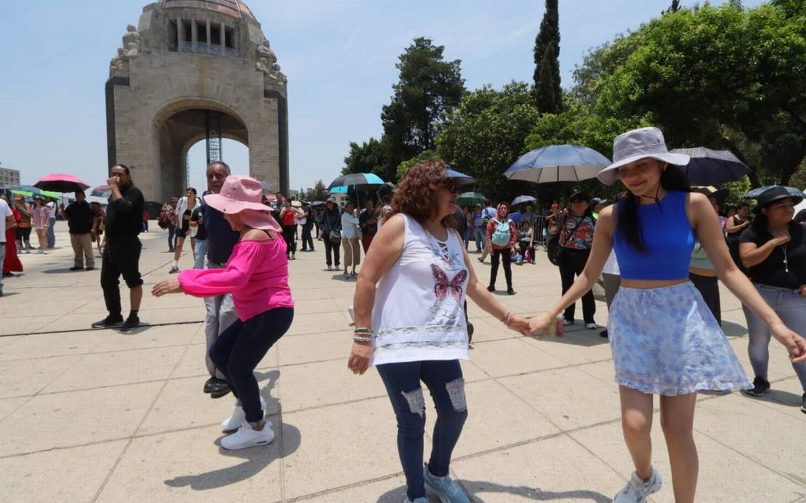 En el Monumento a la Revolución se lleva a cabo el Gran Baile por día de  las Madres - La Prensa | Noticias policiacas, locales, nacionales