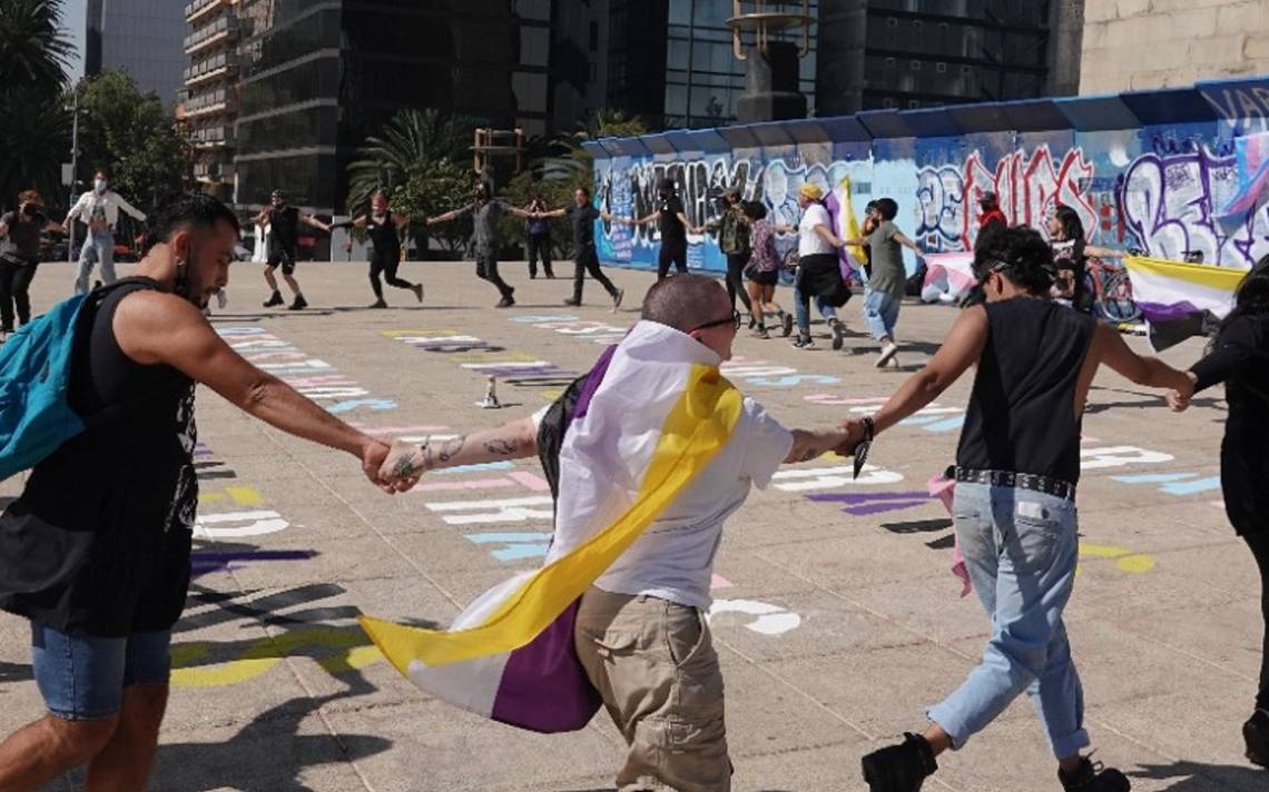 Mujeres trans marchan en CDMX; exigen empleos formales y alto a las  agresiones - La Prensa | Noticias policiacas, locales, nacionales