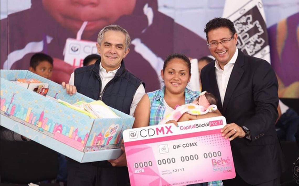 Mancera entrega en Zócalo tarjetas “Bebé Seguro”, cunas y desayunos - La  Prensa | Noticias policiacas, locales, nacionales