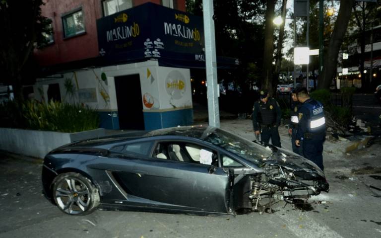 Chocan auto lujoso y lo abandonan en la colonia Roma Norte - La Prensa |  Noticias policiacas, locales, nacionales