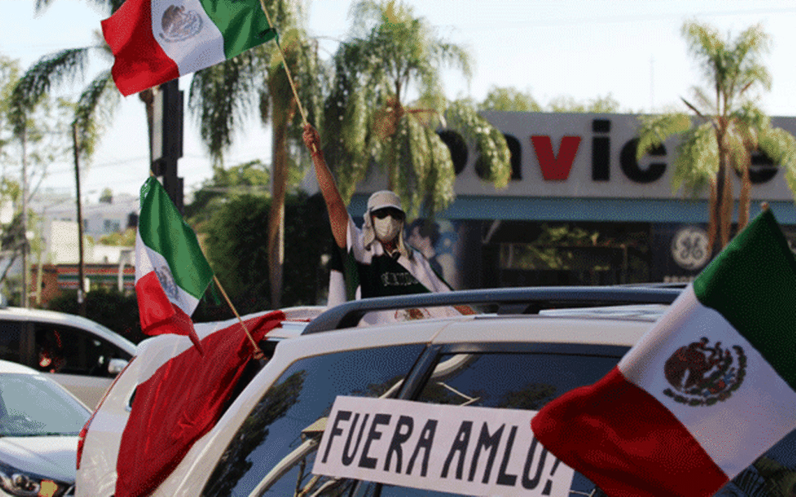 Cerca de cinco mil veh culos participan en Caravana contra AMLO en